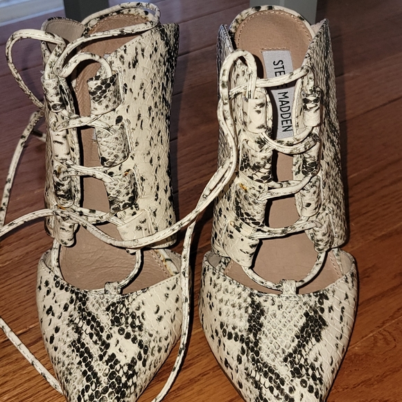 Booties and handbag - Picture 4 of 8